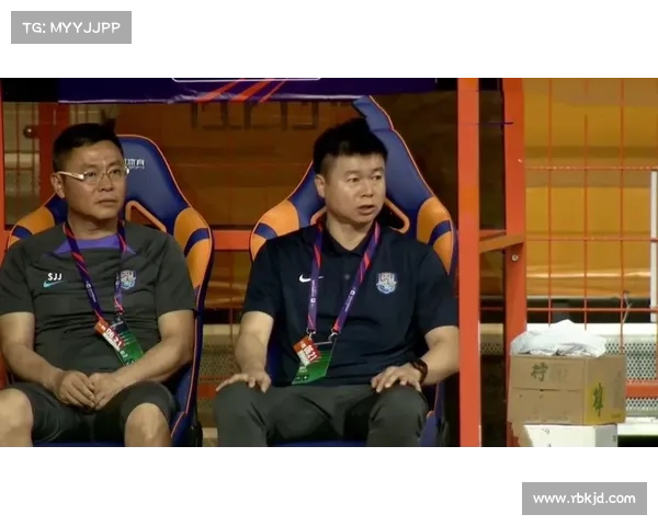 津门虎主帅于根伟伤愈归队重返训练场全队士气高涨备战新赛季